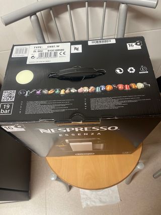 Cafetera Nespresso Essenza DeLonghi