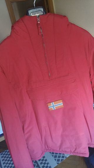Abrigo Nordico  Rojo Talla L