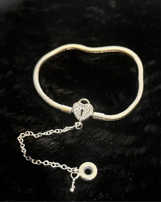 Pulsera con candado y llave