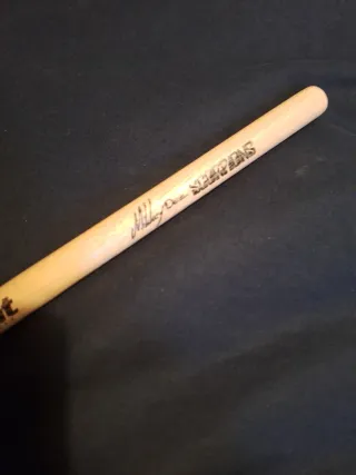 Baqueta SCORPIONS Mikkey Dee Firma Concierto