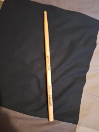 Baqueta SCORPIONS Mikkey Dee Firma Concierto