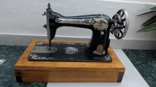 Máquina de coser Singer antigua