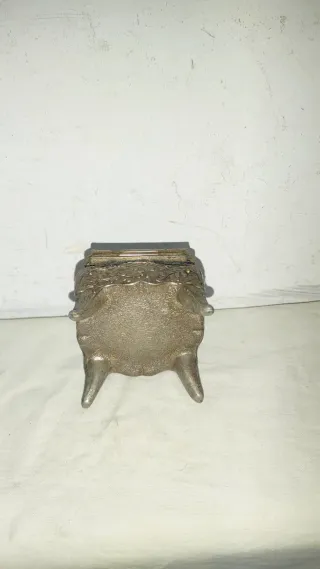 Antiguo joyero francés de estaño plateado