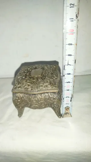 Antiguo joyero francés de estaño plateado