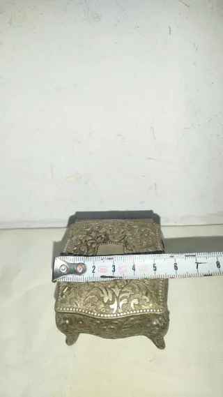 Antiguo joyero francés de estaño plateado