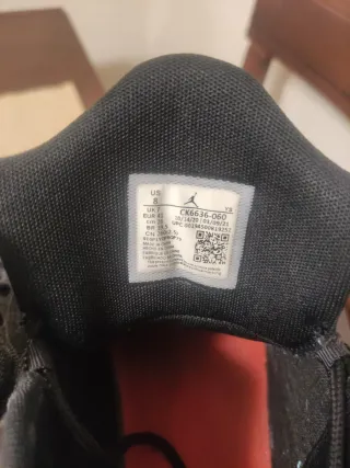 Zapatillas Jordan Air Max Aura 2 Negras Rojas