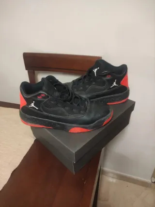 Zapatillas Jordan Air Max Aura 2 Negras Rojas