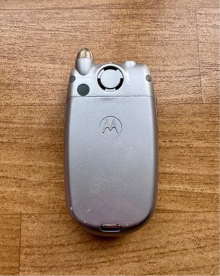 Motorola V525 con cargador