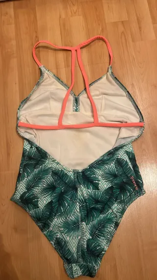 Bañador Decathlon estampado hojas