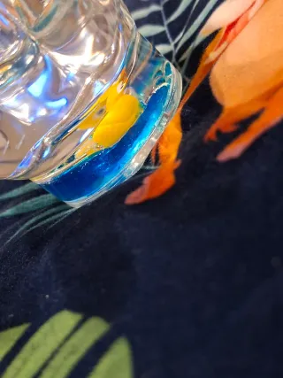 Figura decorativa de patitos en agua