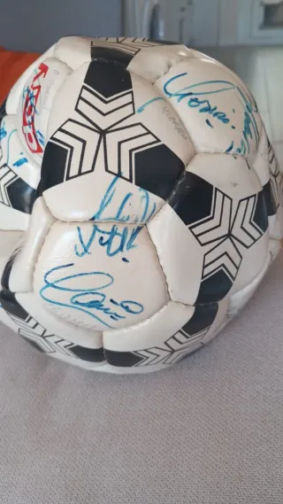 Balón fútbol R.Madrid firmado años 90