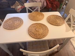 Mesa y 4 Sillas de Comedor