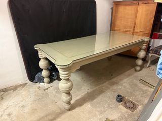 Mesa de salón con 4 sillas