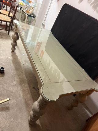 Mesa de salón con 4 sillas