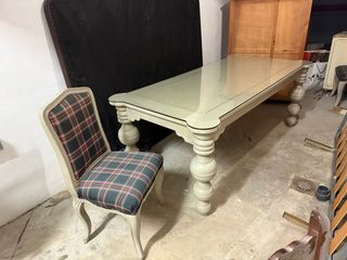 Mesa de salón con 4 sillas