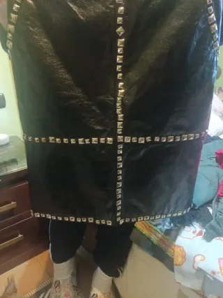 Falda cuero tachuelas