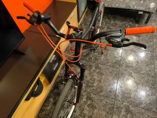 Bicicleta 26" doble suspensión negra y granate