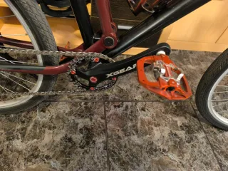 Bicicleta 26" doble suspensión negra y granate