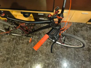 Bicicleta 26" doble suspensión negra y granate
