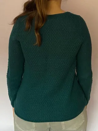 Jersey verde cuello pico