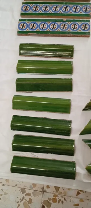 Lote 11 azulejos antiguos zócalo