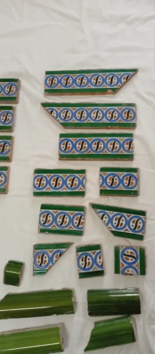 Lote 11 azulejos antiguos zócalo