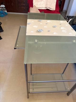 Escritorio de cristal y metal