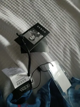 Pañuelo Guess Azul y Rojo