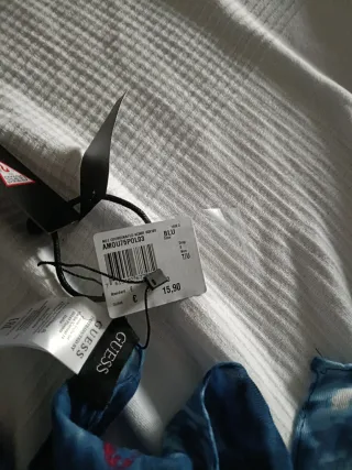 Pañuelo Guess Azul y Rojo