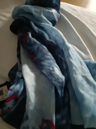 Pañuelo Guess Azul y Rojo