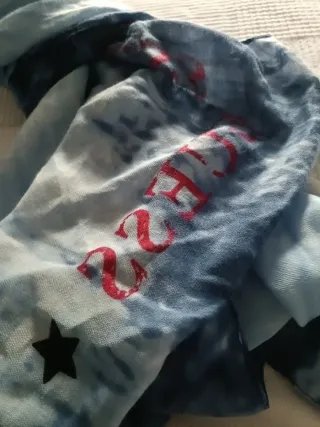 Pañuelo Guess Azul y Rojo