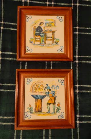 2 Quadri di Ceramica Dipinti a Mano di Antichi Mestieri