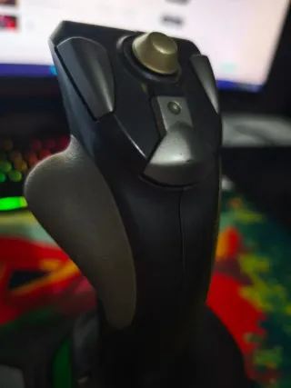 Mando Simulador Thrustmaster ESCUCHO OFERTAS