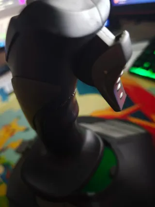 Mando Simulador Thrustmaster ESCUCHO OFERTAS