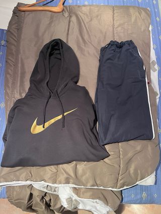 Conjunto Nike Sudadera con Capucha y Pantalón