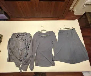 Conjunto mujer: falda, camiseta y chaqueta