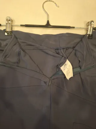 Conjunto mujer: falda, camiseta y chaqueta