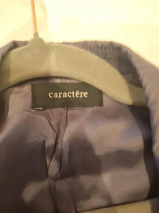 Conjunto mujer: falda, camiseta y chaqueta