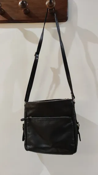 Bolso bandolera negro piel