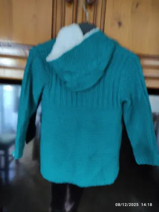 Chaquetón niña tejido con capucha