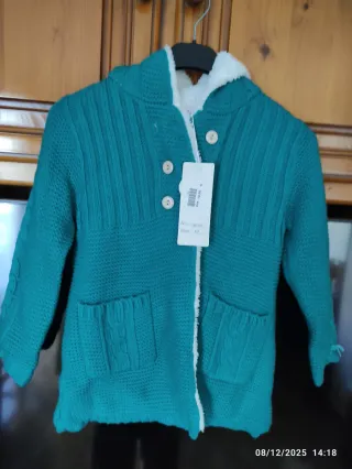 Chaquetón niña tejido con capucha
