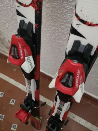 Esquís Atomic Redster 130cm + Bastones Leki 100cm