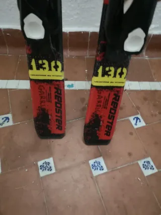 Esquís Atomic Redster 130cm + Bastones Leki 100cm