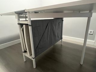 Mesa de alas plegable blanca con 2 sillas