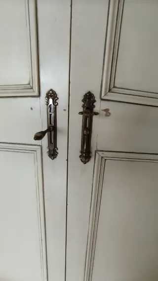 Armario empotrado de madera beige