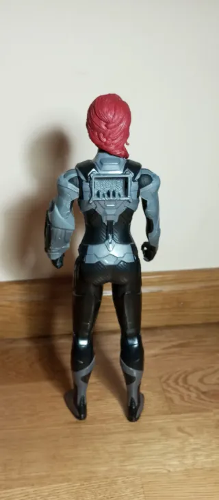 Figura Titán Viuda Negra