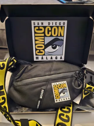 Riñonera Comic-Con Negra y Amarilla