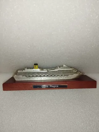 Modellino Costa Magica metallo e legno