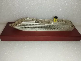 Modellino Costa Magica metallo e legno