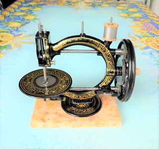 Antica macchina da cucire Little Wanzer 1870